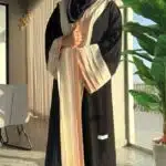 عباية كريب بأطراف ملونه