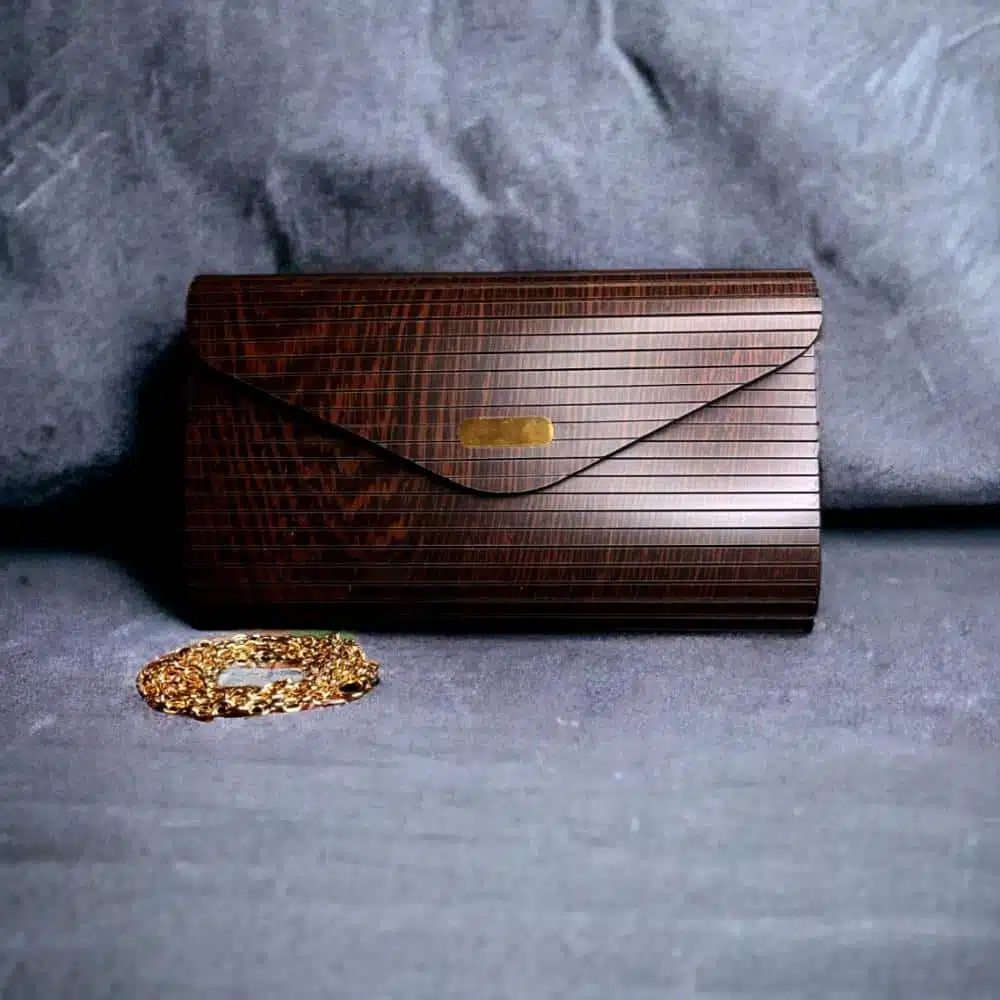 e3ea45a8-51ed-4ddd-90a5-3eaec00959c9-1000x1000-jEkidJHmMixnAW9hqN4pWfQSxvuwS1r7mosED1E7.jpg Wing Ladywood Bag - Image 1