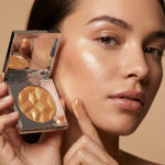 Kara du Dazzling Lights pressed highlighter powder<br/> <br/> - Image 2