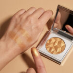 Kara du Dazzling Lights pressed highlighter powder<br/> <br/> - Image 3
