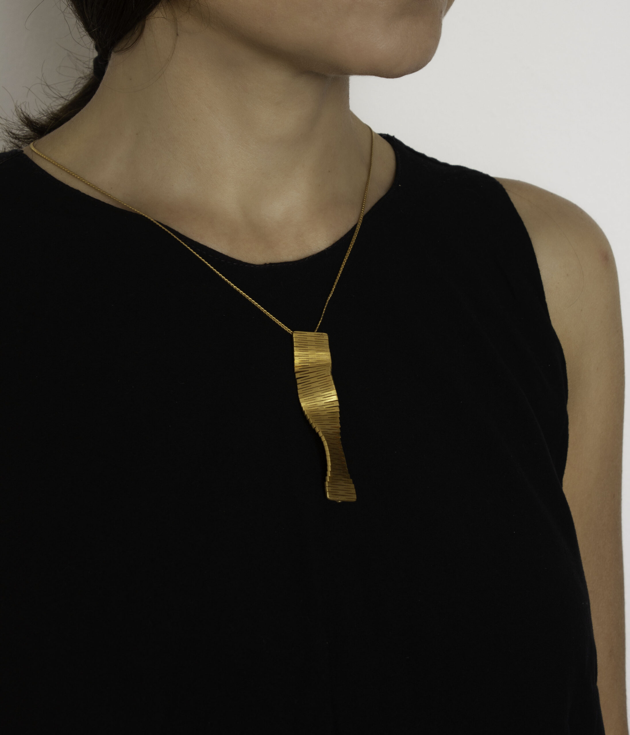 3161913496 LIQUIFY Vertical Pendant - الصورة 1